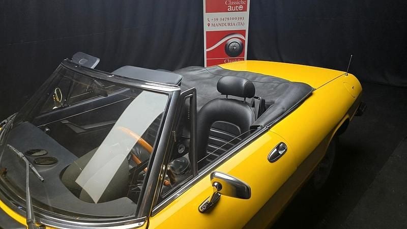 Begagnad Alfa Romeo Spider Veloce 131 HK (96 kW) 1982 Gul Cab