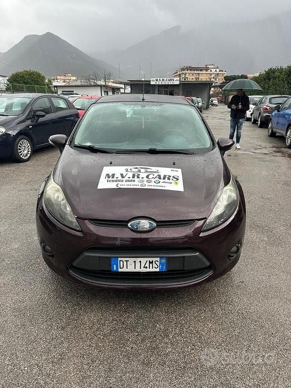 Usata Ford Fiesta Titanium 82 CV (60 kW) 2009 Viola Utilitaria