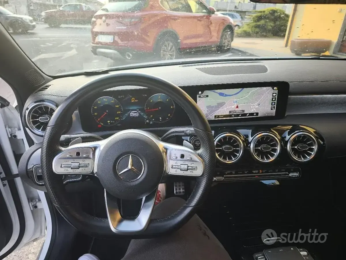 Usata Mercedes A180 AMG line 116 CV (85 kW) 2022 Bianco Berlina