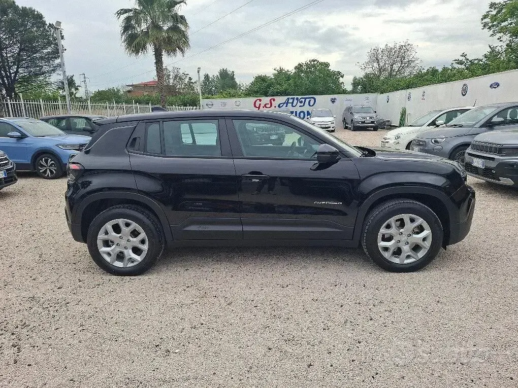 Usata Jeep Avenger EV Longitude 61 kW (84 CV) 2024 Nero SUV