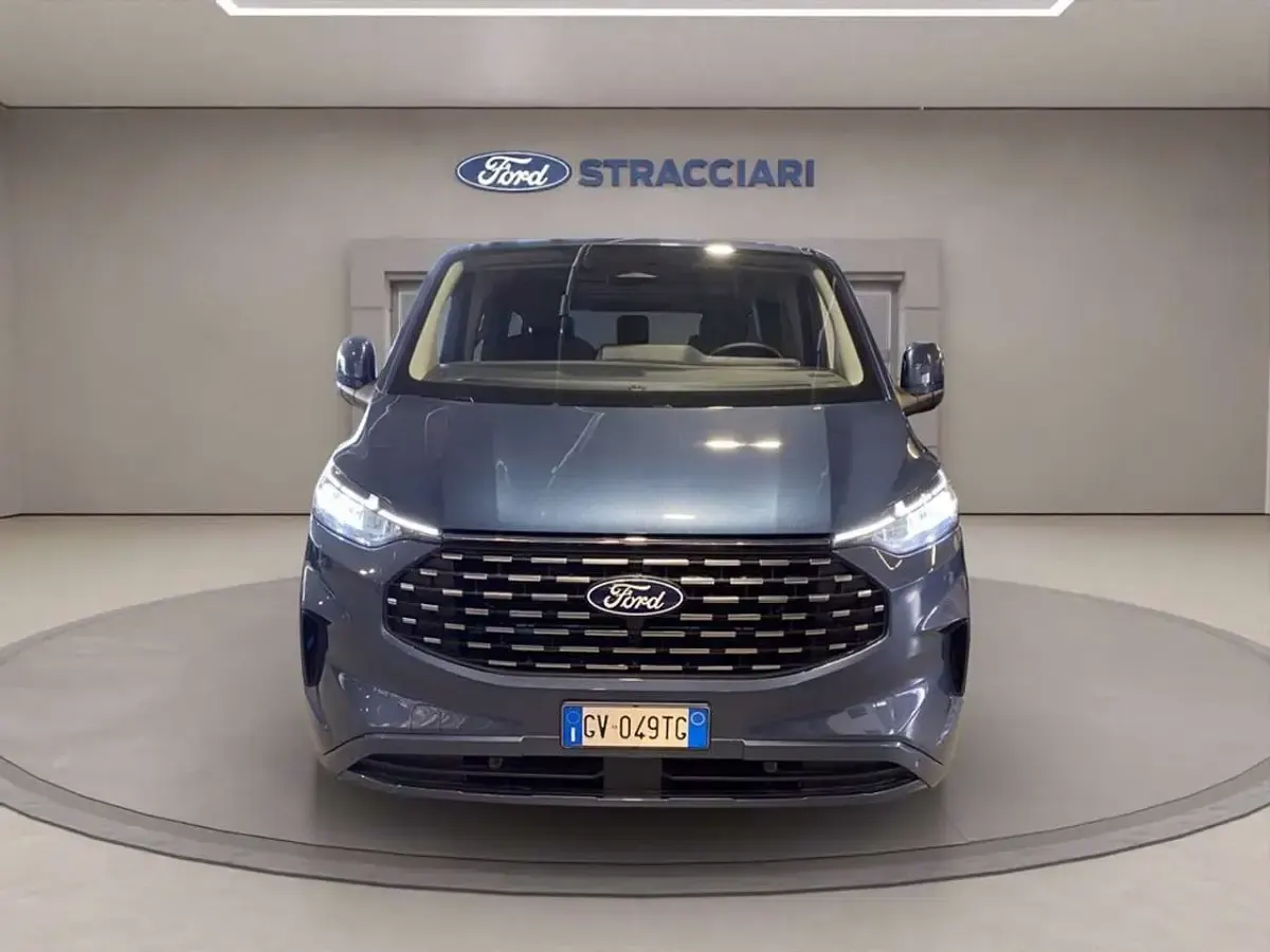 Usata Ford Tourneo Custom Titanium 136 CV (100 kW) 2024 Blu metallizzato Furgone