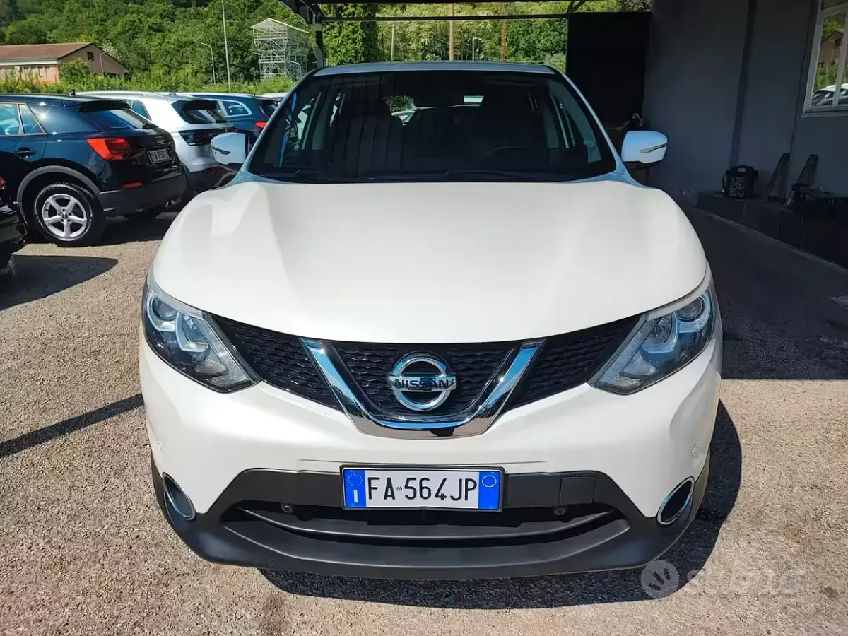 Usata Nissan Qashqai Tekna 110 CV (80 kW) 2015 Bianco SUV