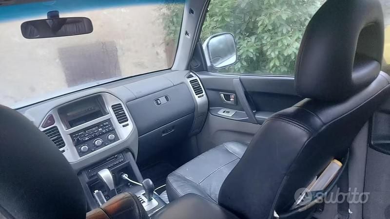 Usado Mitsubishi Pajero 160 CV (117 kW) 2005 Gris SUV