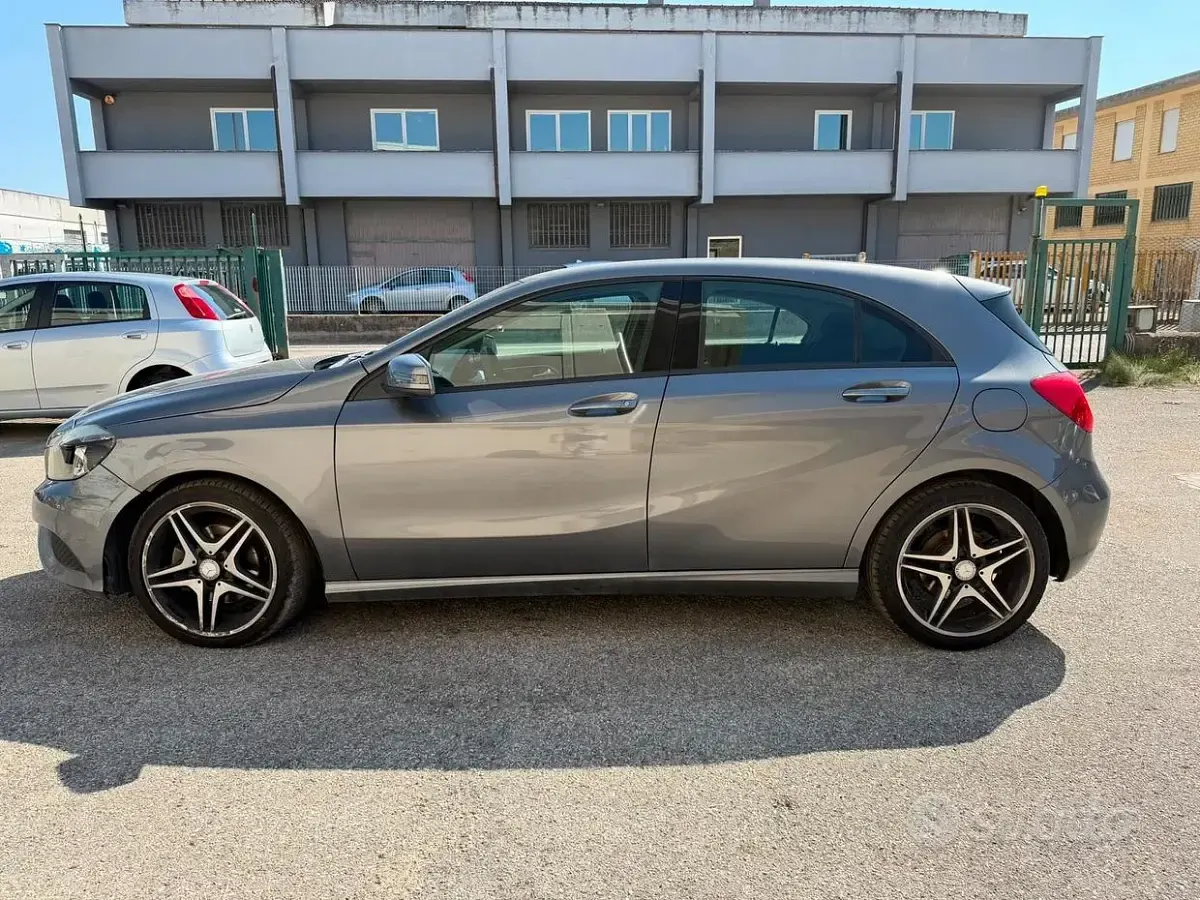 Usata Mercedes A200 136 CV (100 kW) 2015 Grigio Utilitaria
