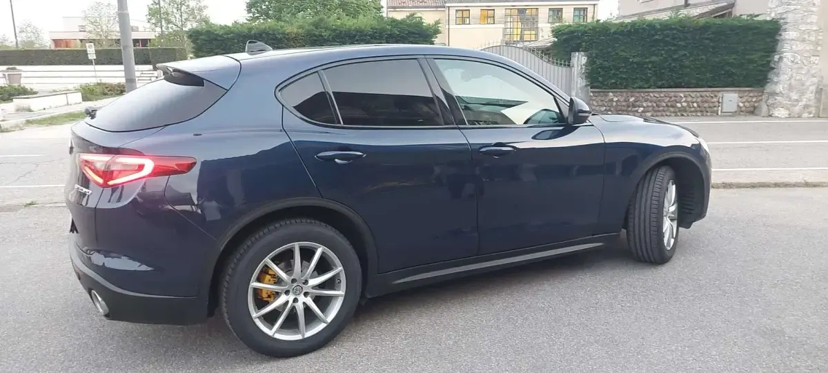 Usata Alfa Romeo Stelvio Executive 209 CV (153 kW) 2017 Blu/azzurro SUV