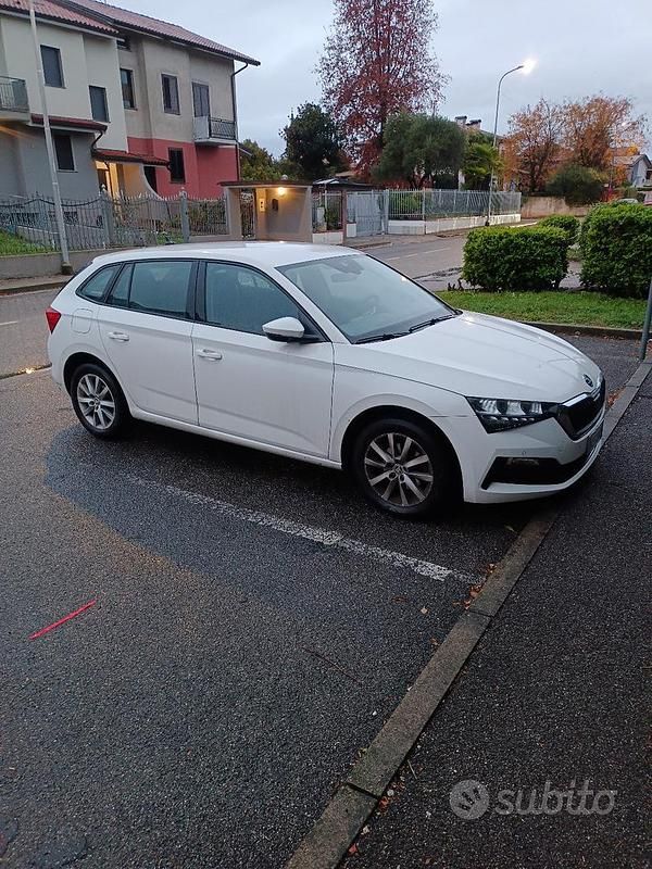 Usata Skoda Scala Ambition 116 CV (85 kW) 2021 Bianco Utilitaria
