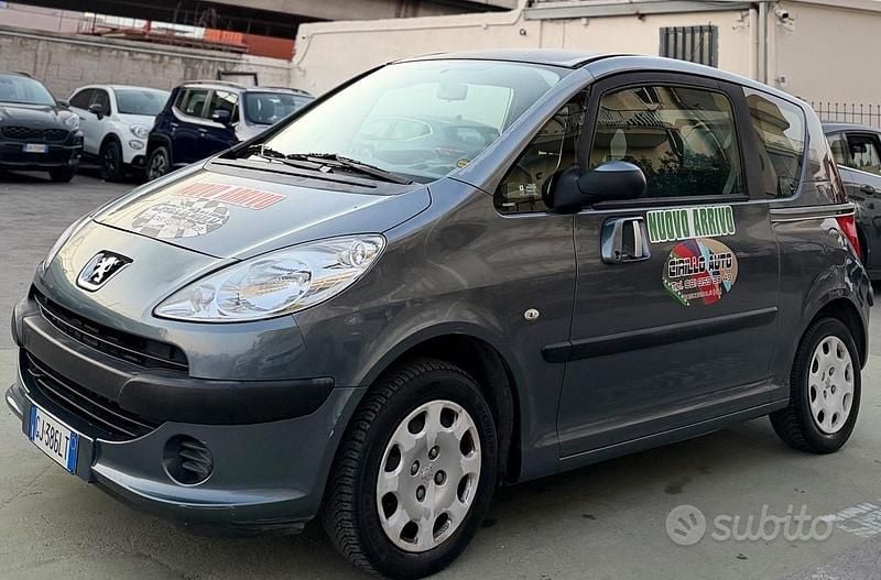 Usata Peugeot 1007 73 CV (53 kW) 2006 Blu Monovolume