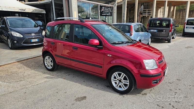 Usata Fiat Panda Emotion 69 CV (50 kW) 2010 Rosso Utilitaria