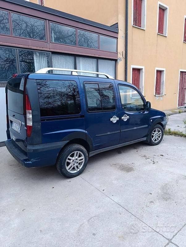 Usata Fiat Doblò 105 CV (77 kW) 2003 Blu Monovolume