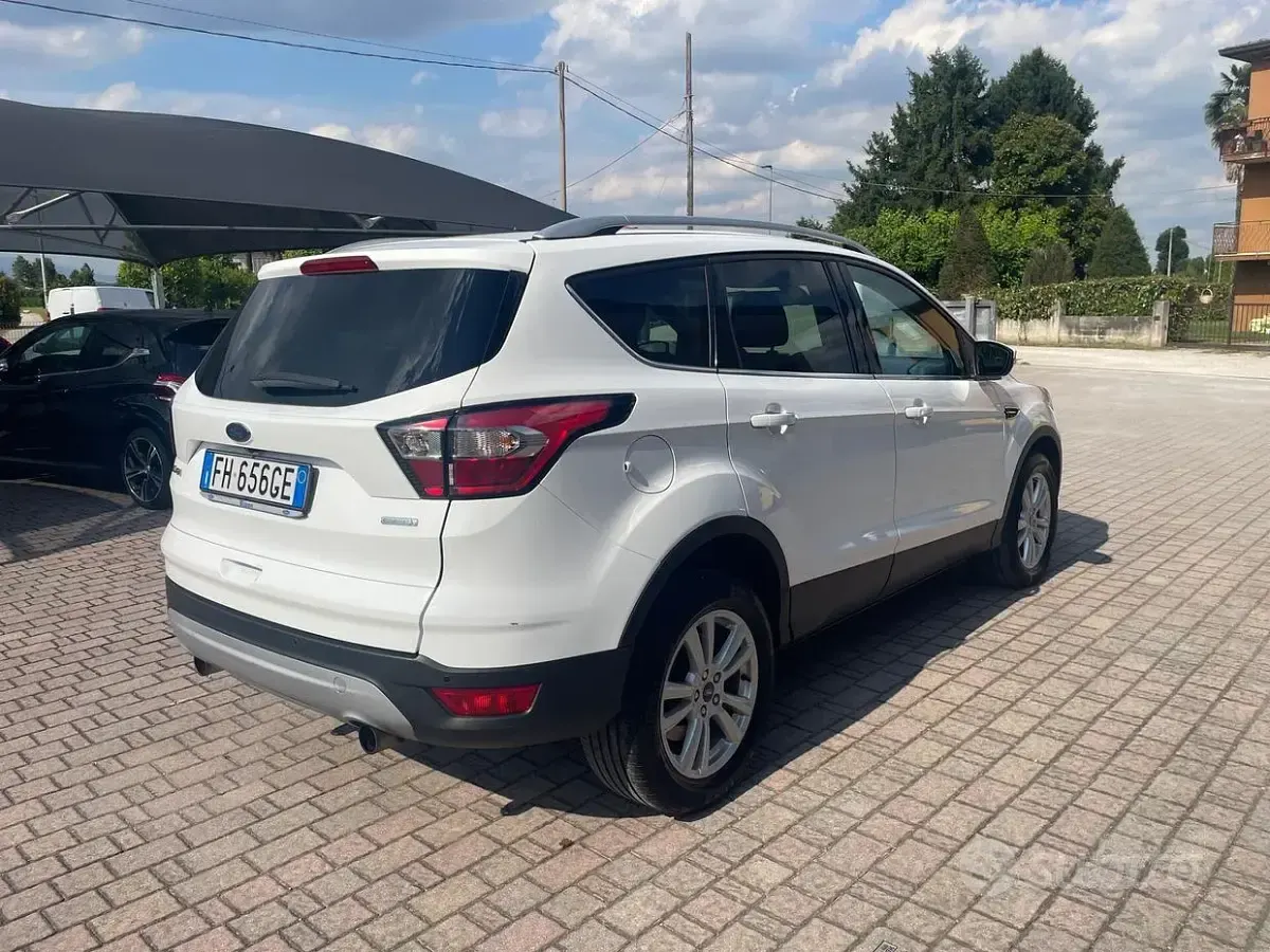 Usata Ford Kuga Titanium 120 CV (88 kW) 2017 Bianco SUV