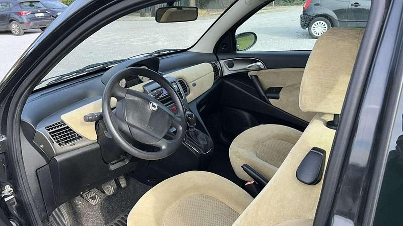 Usata Lancia Ypsilon 60 CV (44 kW) 2005 Nero Utilitaria