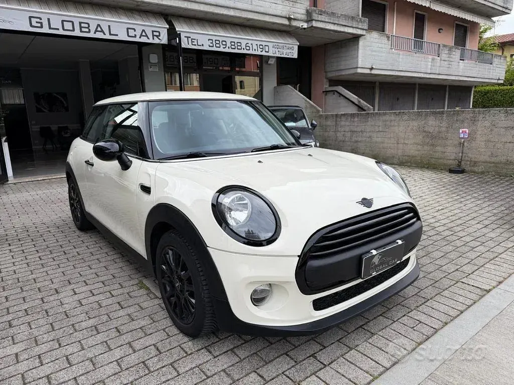 Usata Mini ONE 75 CV (55 kW) 2018 Beige Utilitaria