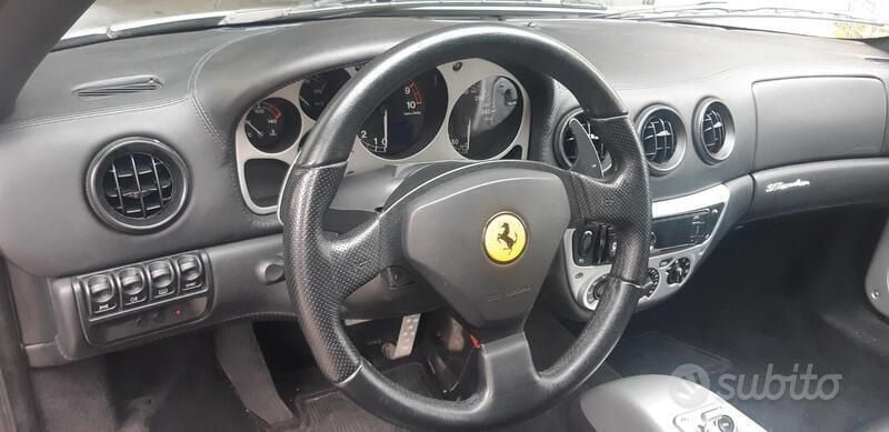 Usata Ferrari 360 400 CV (294 kW) 2004 Argento Coupé