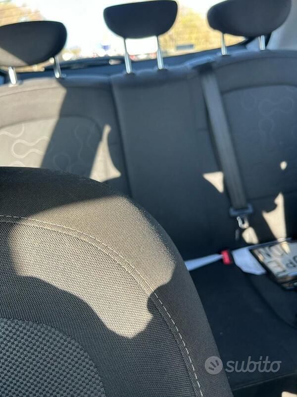 Usata Hyundai i20 Comfort 75 CV (55 kW) 2011 Grigio Berlina