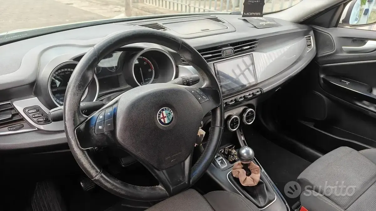 Usata Alfa Romeo Giulietta 105 CV (77 kW) 2011 Bianco Utilitaria