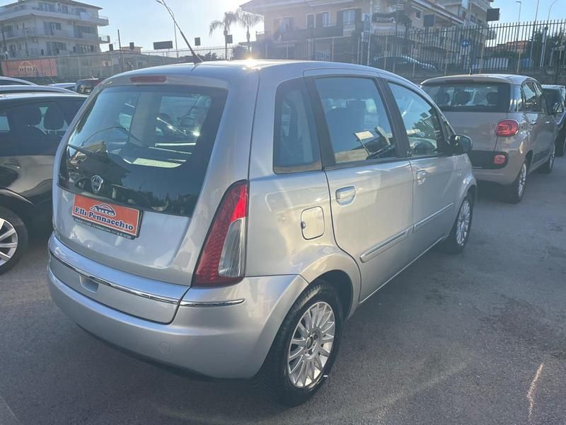 Usata Lancia Musa 95 CV (69 kW) 2011 Argento Monovolume
