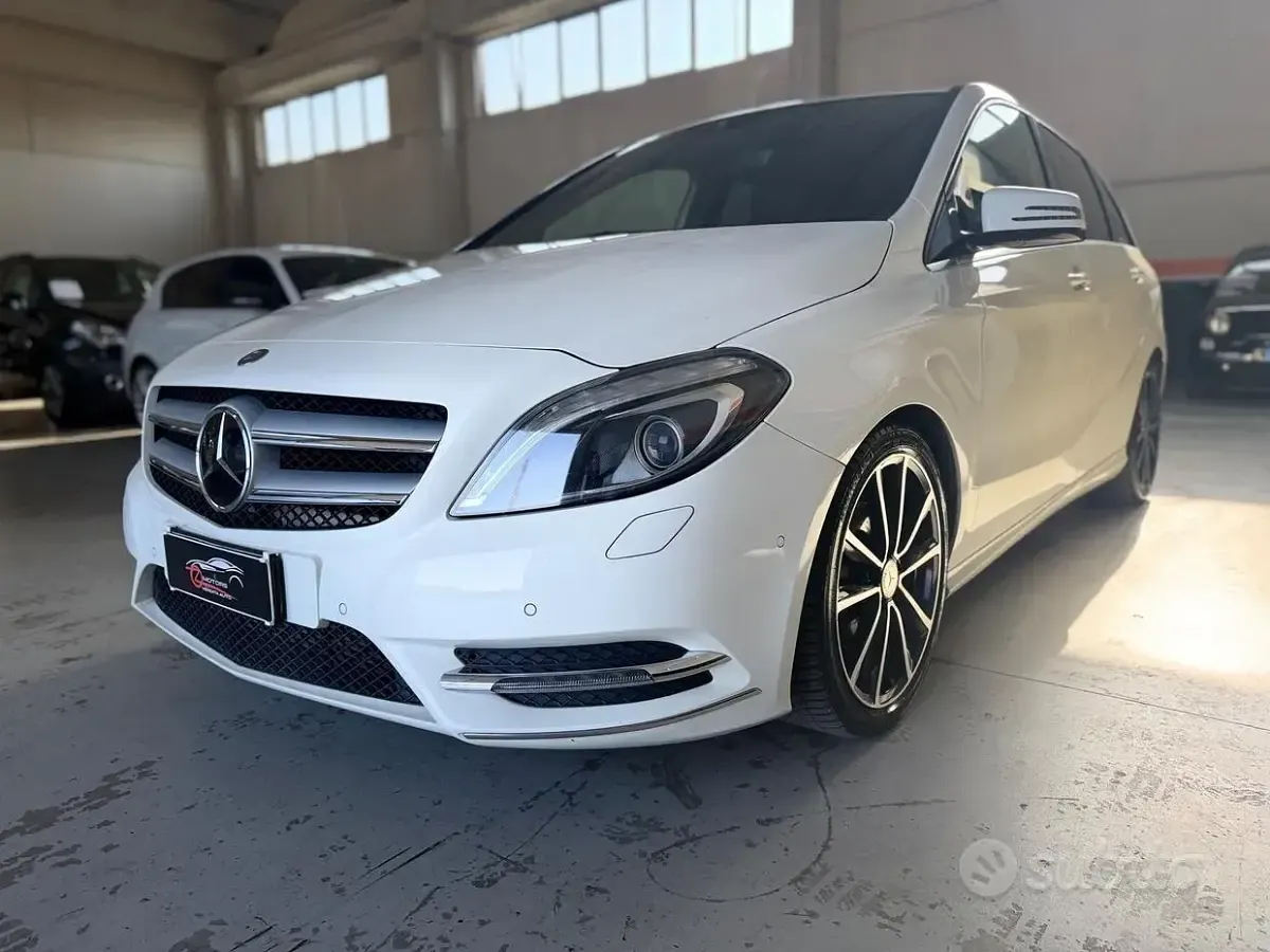 Usata Mercedes B200 Premium 136 CV (100 kW) 2013 Bianco Utilitaria