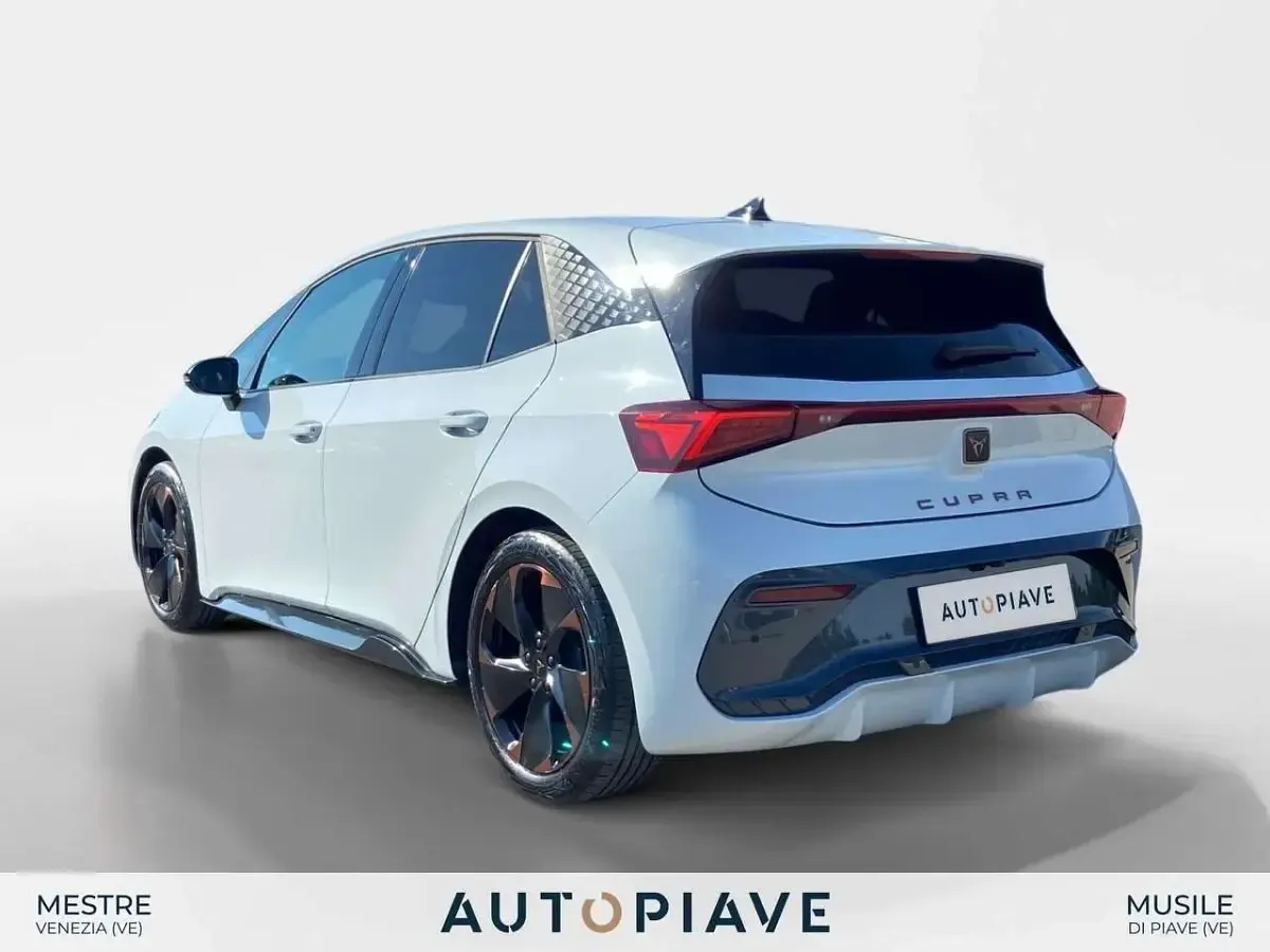 Usata Cupra Born e-Boost 169 kW (231 CV) 2023 Bianco Utilitaria
