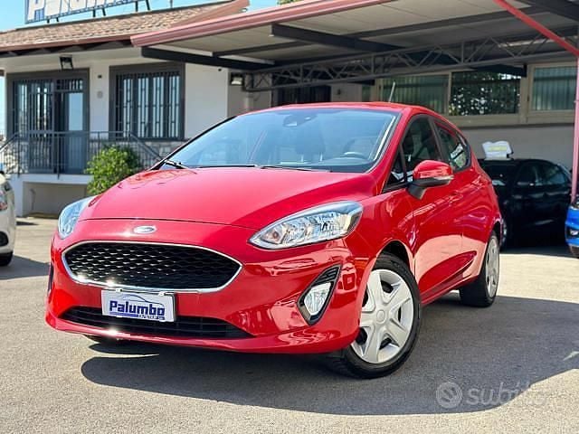 Rosso Usata 2018 Ford Fiesta Tre volumi | 8990 € (Buon prezzo) - Immagine 1/4