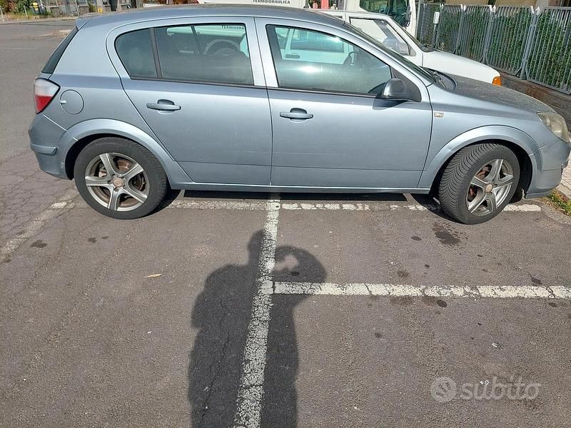Usata Opel Astra Enjoy 101 CV (74 kW) 2004 Berlina