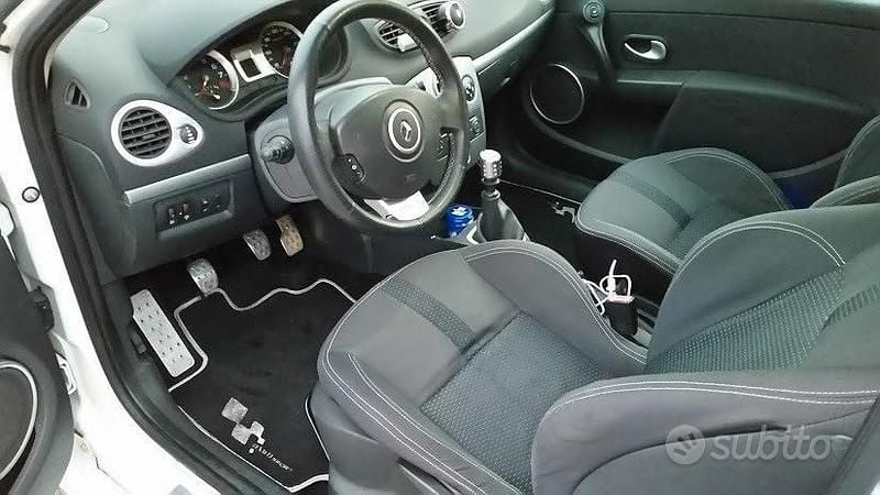 Usata Renault Clio R.S. R.S. 200 CV (147 kW) 2008 Bianco Utilitaria