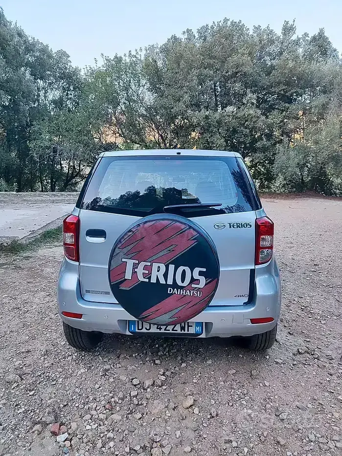 Usata Daihatsu Terios 105 CV (77 kW) 2007 Grigio SUV