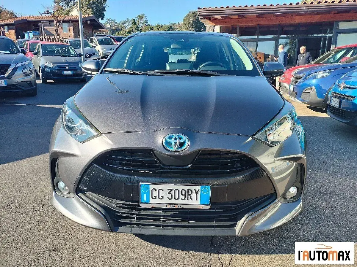 Usata Toyota Yaris Hybrid Business Edition 92 CV (67 kW) 2021 Grigio Berlina