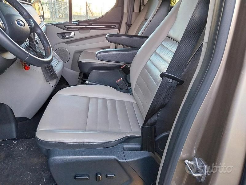 Usata Ford Tourneo Titanium 185 CV (136 kW) 2021 Monovolume