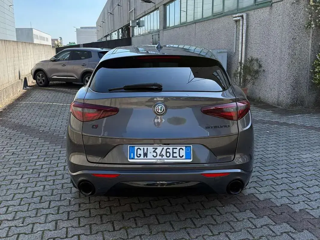 Usata Alfa Romeo Stelvio Veloce 209 CV (153 kW) 2021 Grigio SUV