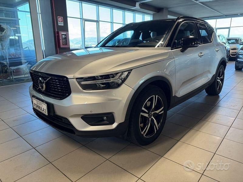 Grigio Usata 2018 Volvo XC40 R-Design SUV | 21.900 € (Buon prezzo) - Immagine 1/4