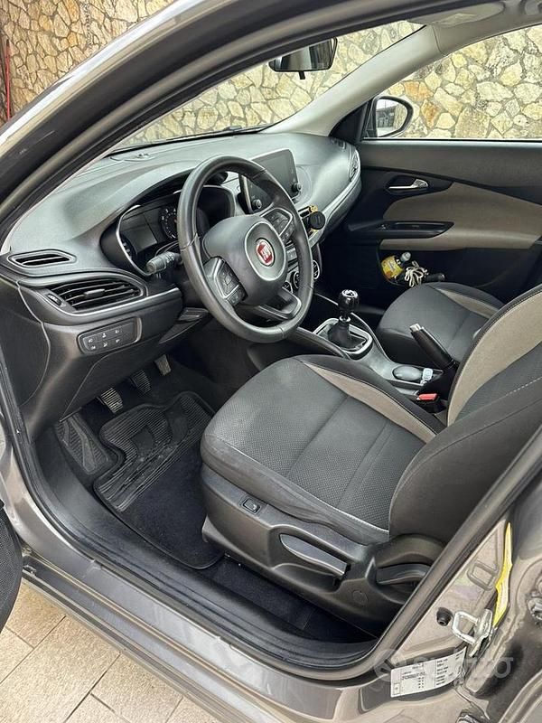 Usata Fiat Tipo Business 120 CV (88 kW) 2018 Marrone Station wagon