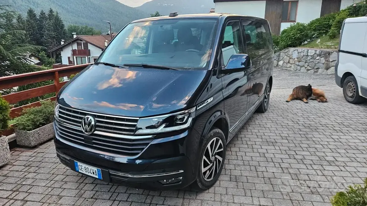 Usata VW Caravelle 150 CV (110 kW) 2021 Blu Furgone