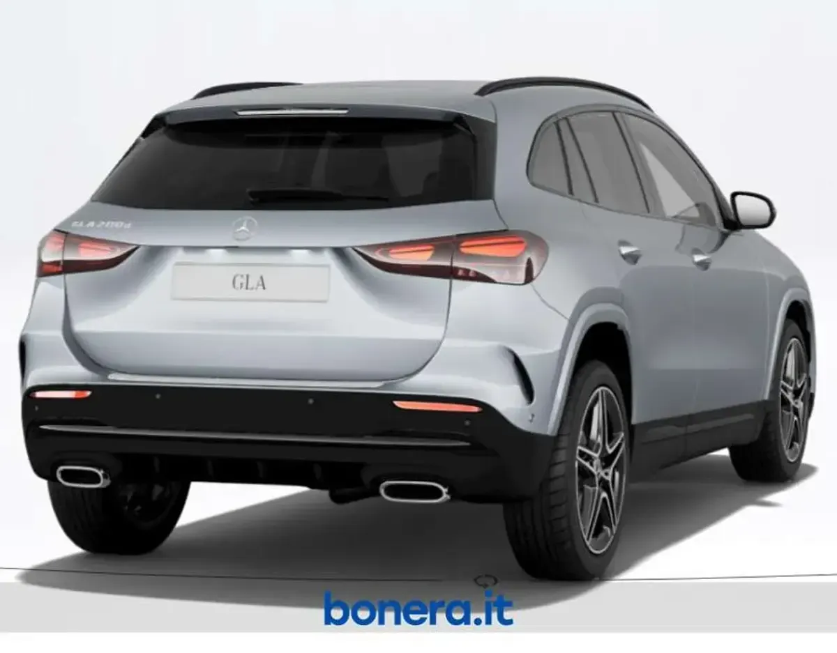 Nuova Mercedes GLA200 AMG line 150 CV (110 kW) 2026 Argento hightech SUV