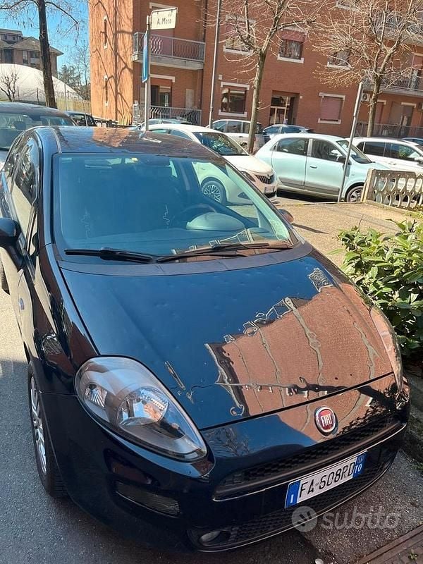 Usata Fiat Punto 105 CV (77 kW) 2015 Blu Utilitaria