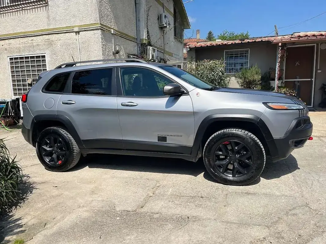 Usata Jeep Cherokee Trailhawk 245 CV (180 kW) 2018 Argento SUV