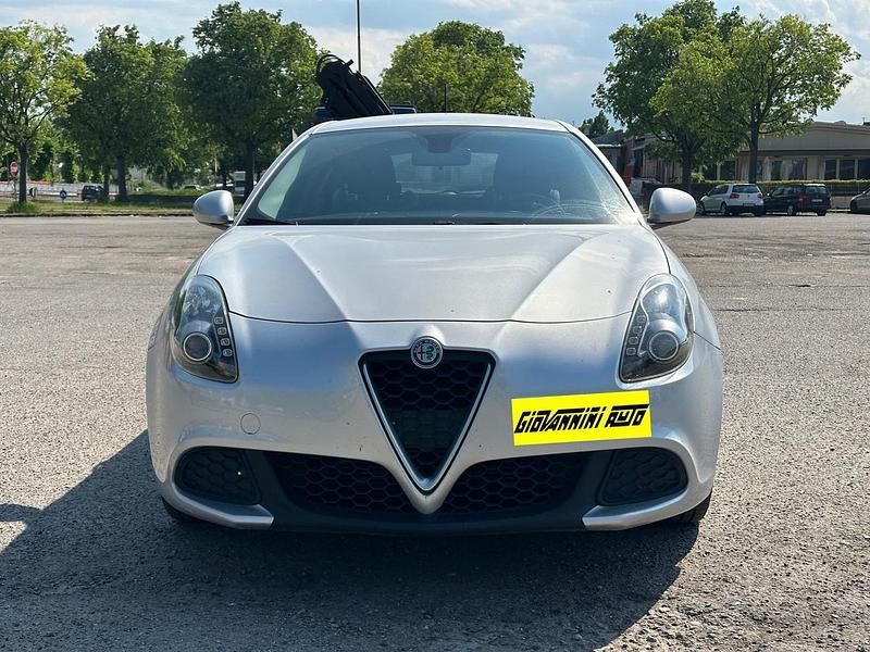 Usata Alfa Romeo Giulietta Super 120 CV (88 kW) 2017 Argento Utilitaria
