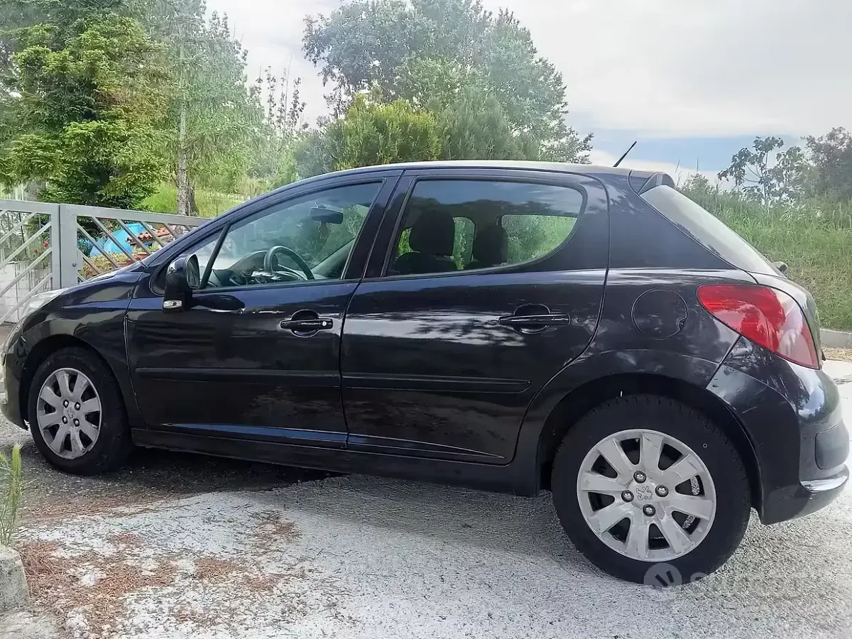 Usata Peugeot 207 68 CV (50 kW) 2007 Nero Berlina
