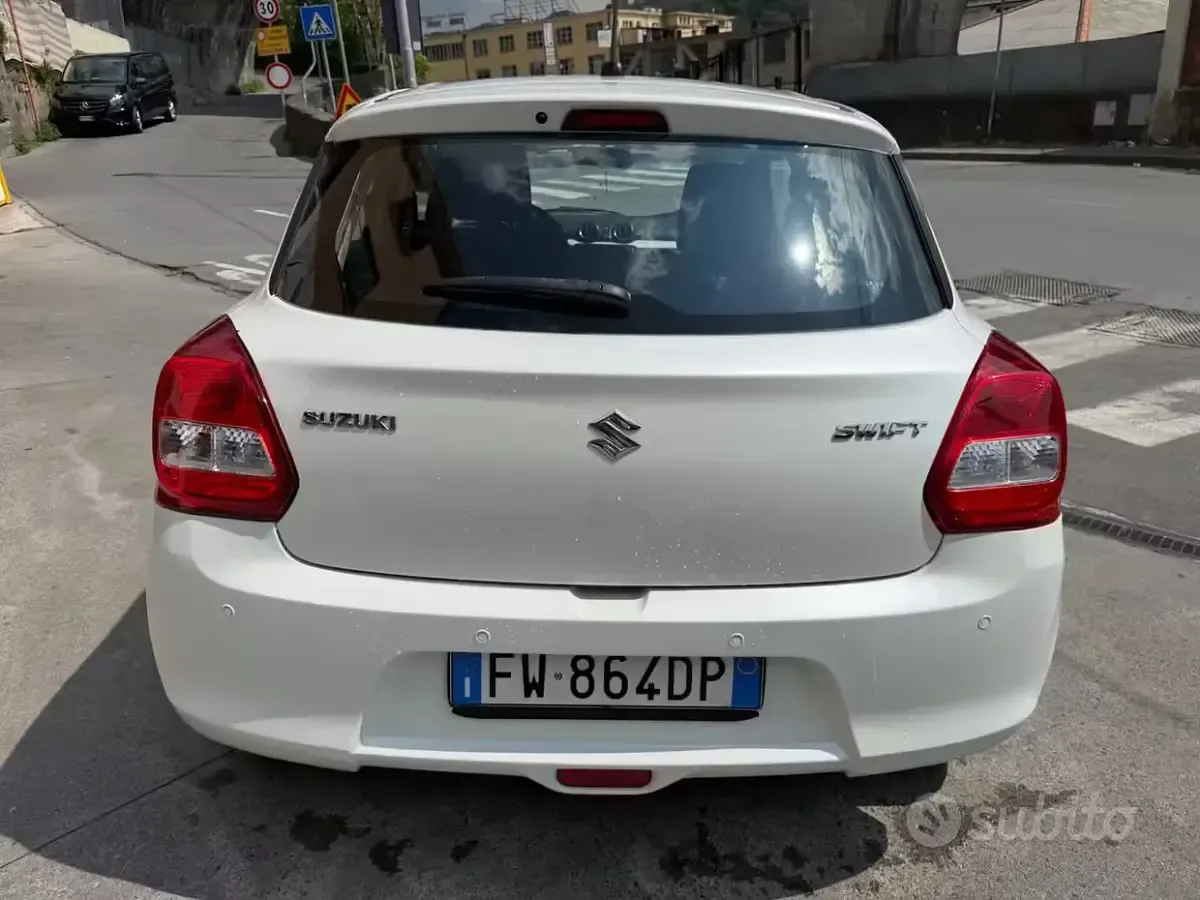 Usata Suzuki Swift 90 CV (66 kW) 2019 Bianco Utilitaria