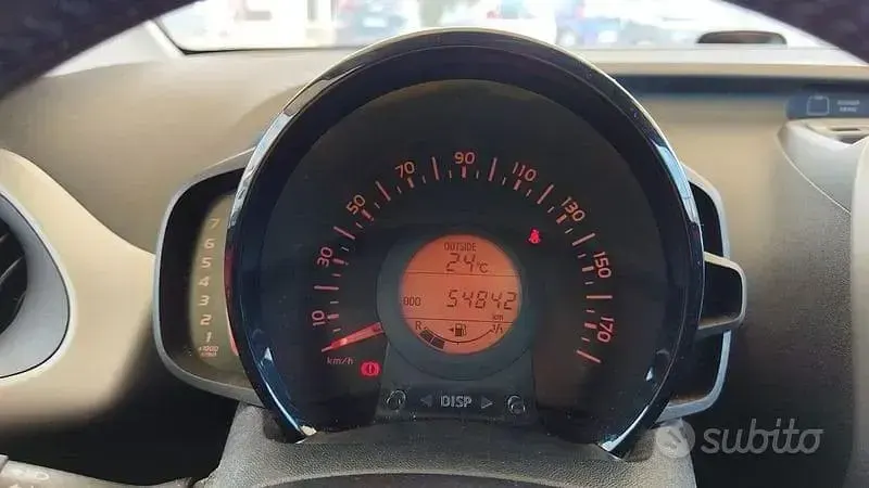 Usata Toyota Aygo Cool 69 CV (50 kW) 2018 Rosso Utilitaria