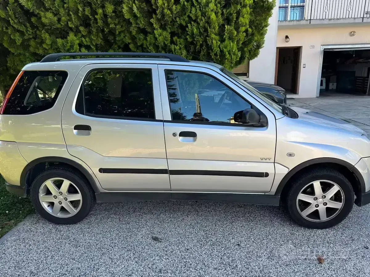 Usata Suzuki Ignis 94 CV (69 kW) 2004 Grigio Utilitaria