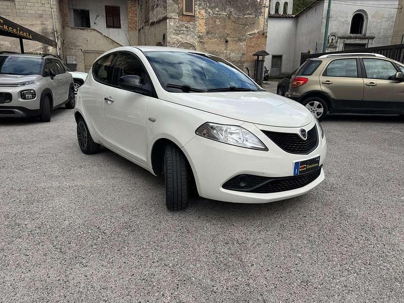 Usata Lancia Ypsilon Gold 69 CV (50 kW) 2018 Nero Utilitaria