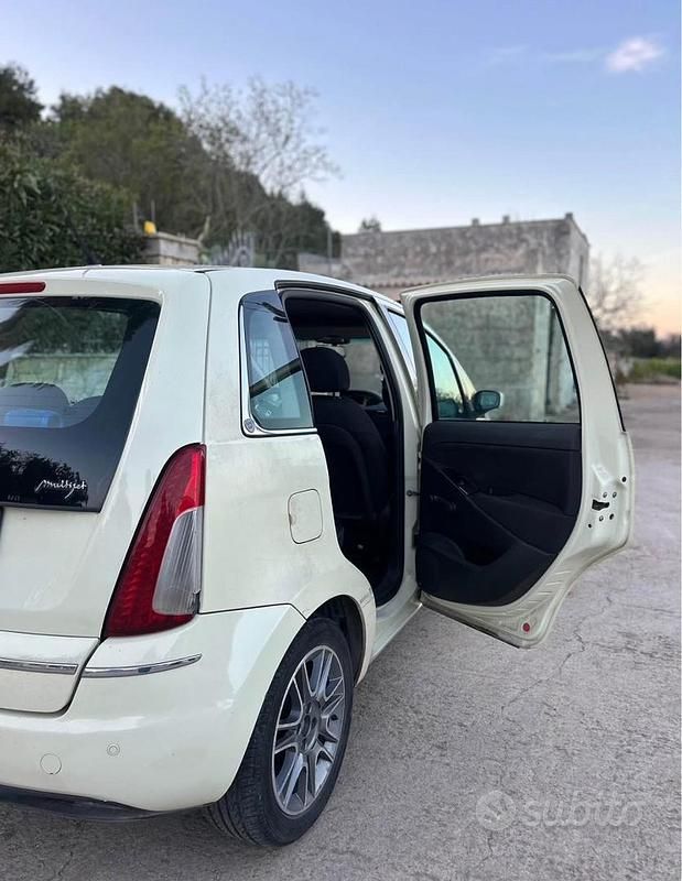 Usata Lancia Musa 2009 Giallo Monovolume