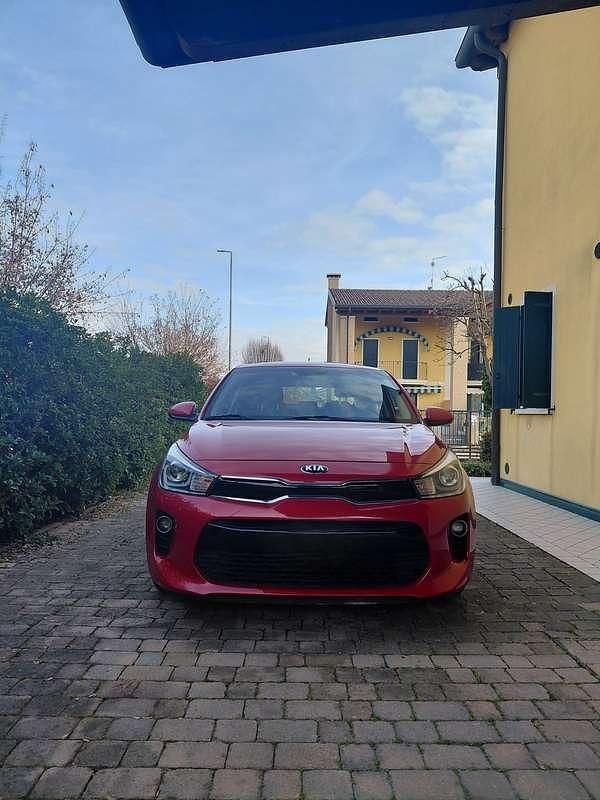 Usata Kia Rio 90 CV (66 kW) 2017 Rosso Berlina
