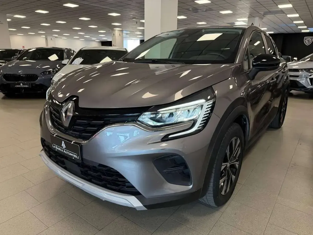 Usata Renault Captur Zen 101 CV (74 kW) 2023 Grigio SUV