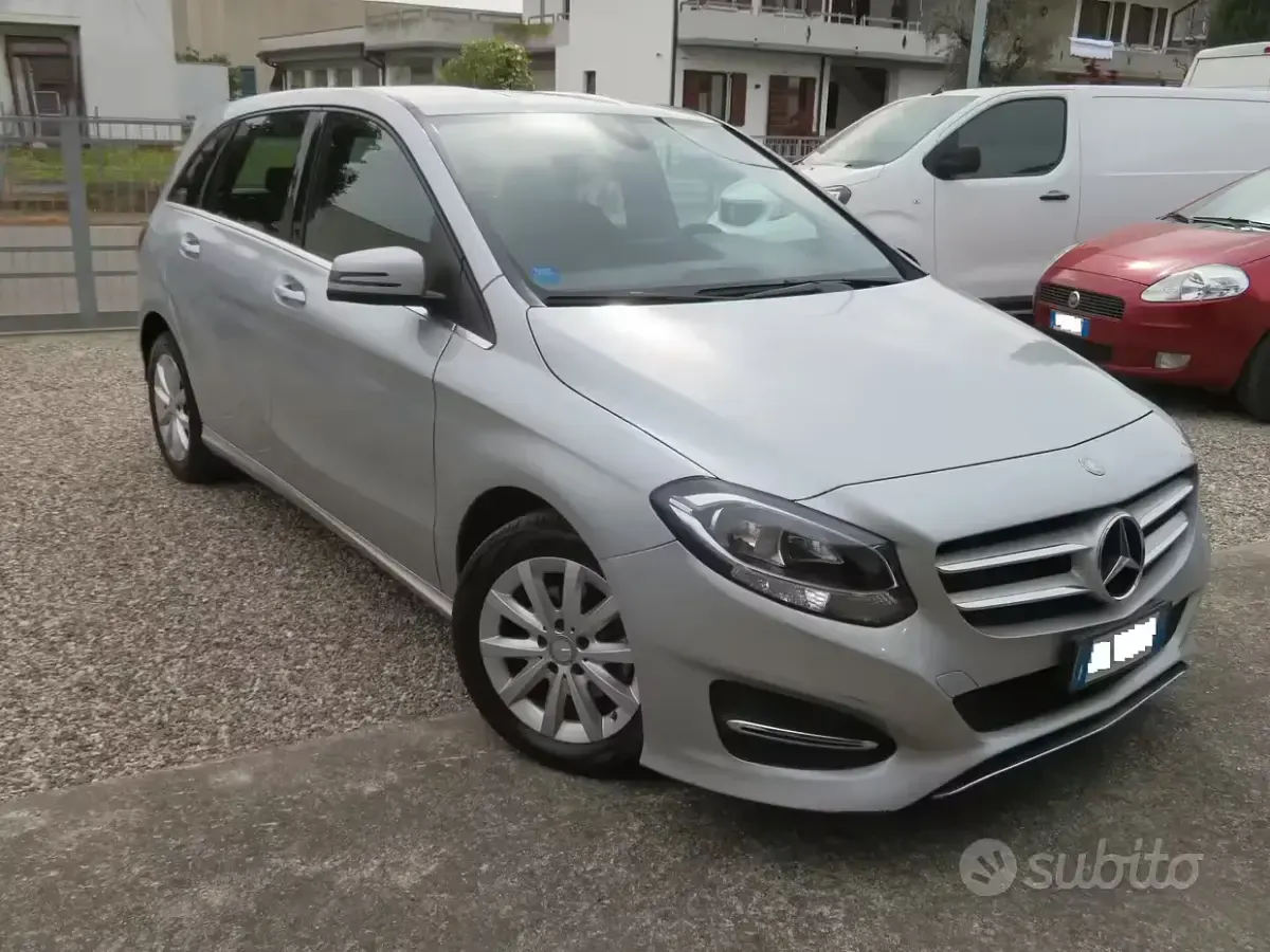 Usata Mercedes B180 Premium 109 CV (80 kW) 2015 Grigio Utilitaria