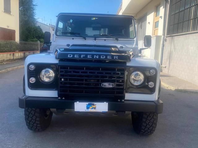 Usata Land Rover Defender Adventure 122 CV (89 kW) 2015 Bianco(met.) SUV