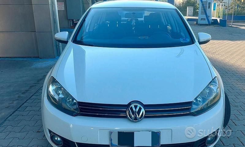 Usata VW Golf VI Highline 105 CV (77 kW) 2011 Bianco Utilitaria