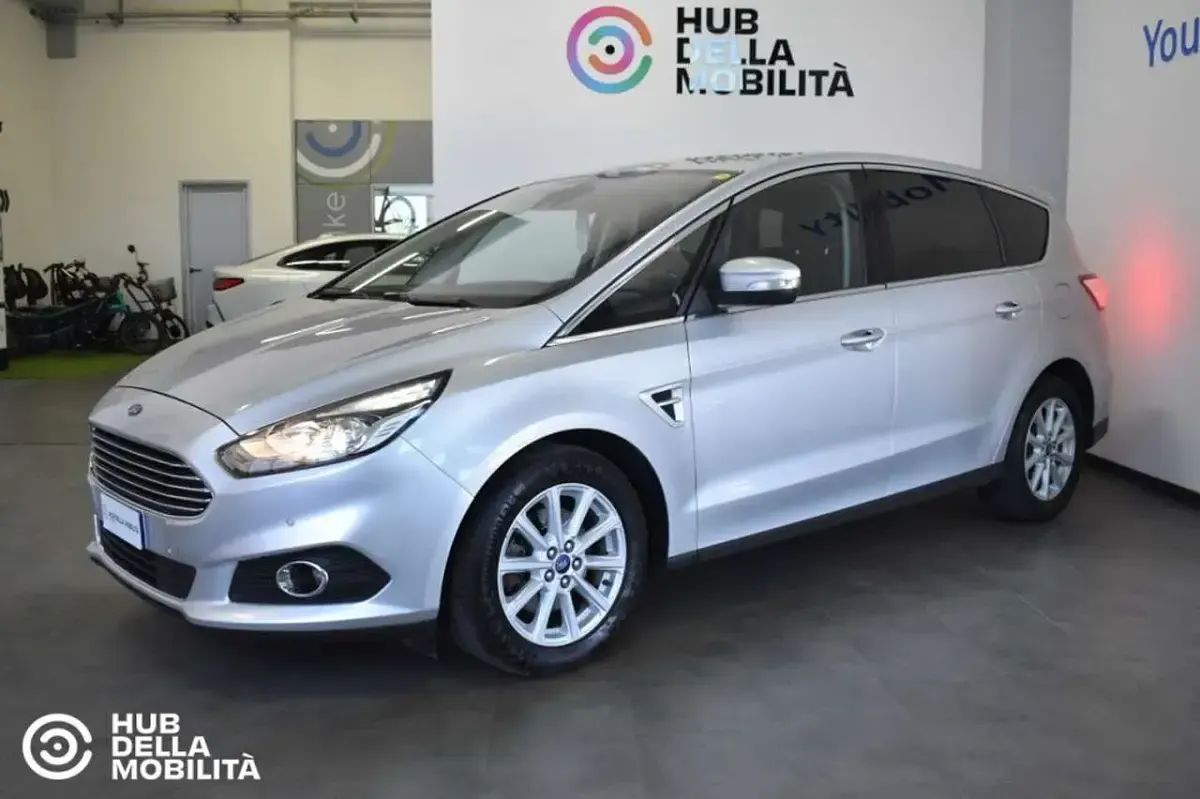 Usata Ford S-MAX Titanium 150 CV (110 kW) 2017 Argento Monovolume