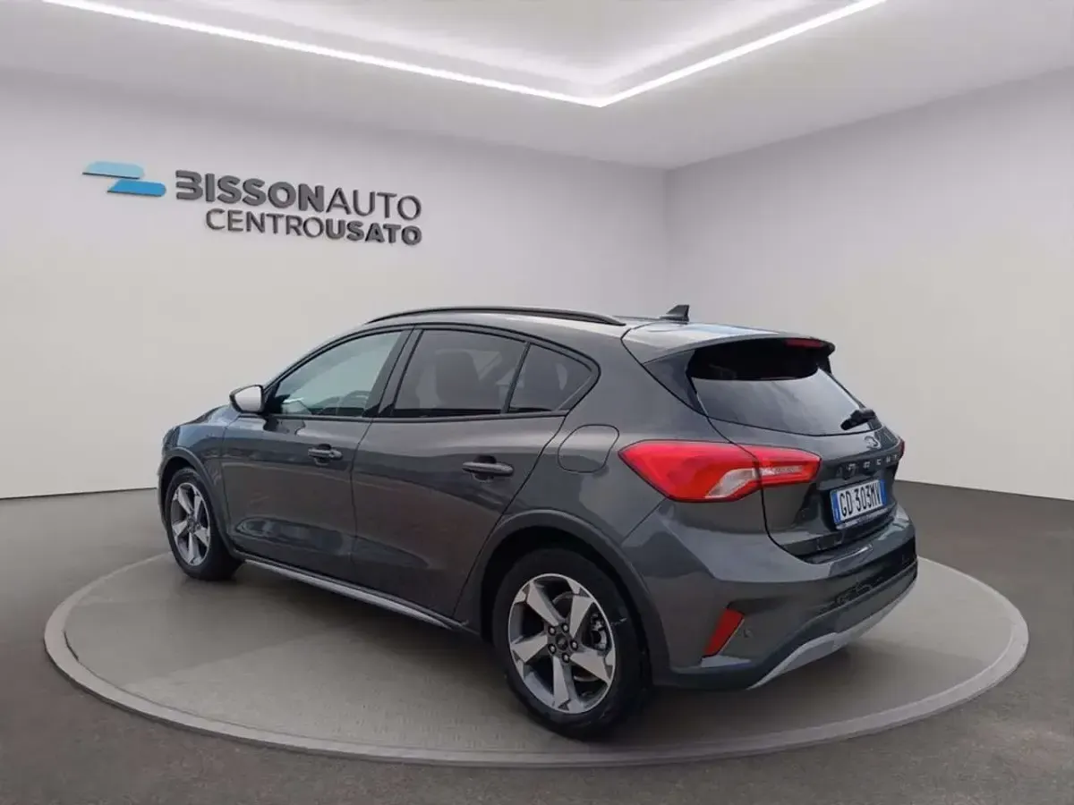 Usata Ford Focus Active 125 CV (91 kW) 2021 Grigio metallizzato Berlina