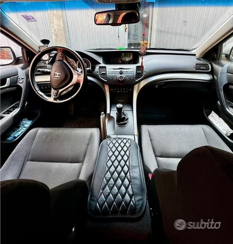 Usata Honda Accord 156 CV (114 kW) 2011 Grigio Station wagon